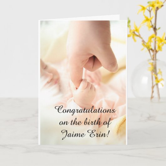 この「新生児上のおめでとう」カードをパーソナライズ！ カード (黄色い花)