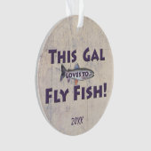 このGalは魚を飛ばすことを愛します! マスのはえの魚釣り オーナメント (正面)