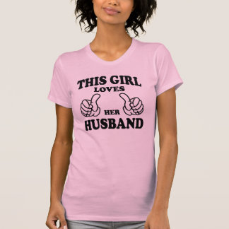 このGirは彼女の夫のTシャツ及びTanktopsを愛します、 Tシャツ