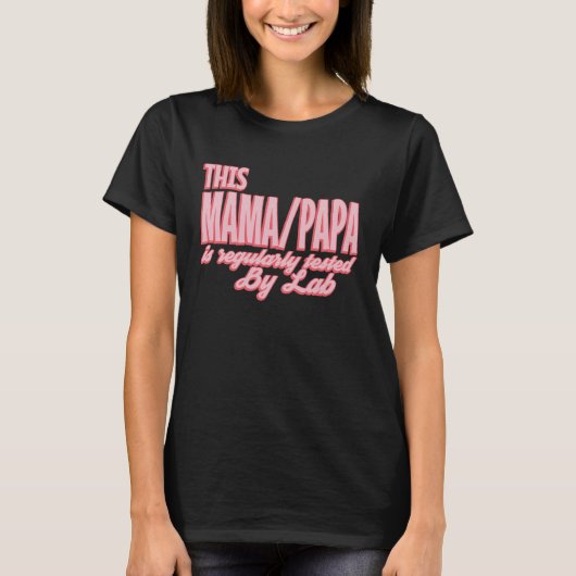 このMamaPapaは定期的にラボでテストされている Tシャツ (正面)