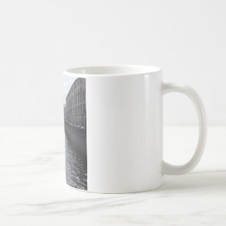 こぼされた血の教会の近くの運河 コーヒーマグカップ