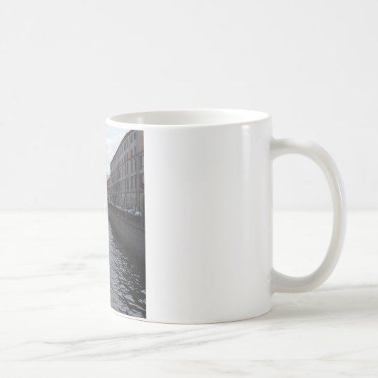 こぼされた血の教会の近くの運河 コーヒーマグカップ (右)