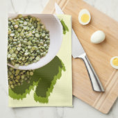 こぼれたスプリットエンドウ豆の写真 キッチンタオル (四つ折り)