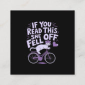 こもしこ読の彼女が落ちた：バイクもしくは自転車に乗る人おもしろいユーモア スクエア名刺 (裏面)