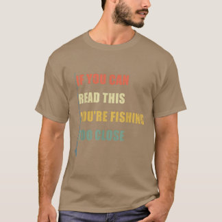 こもしこ読の魚釣りは近すぎるおもしろい Tシャツ