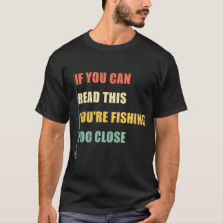こもしのあなたは読の魚釣りは近すぎる Tシャツ