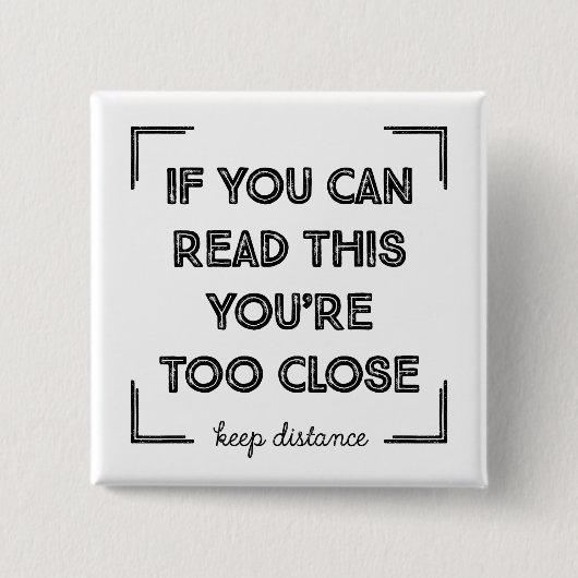 こもしれ読は近過ぎる 缶バッジ (正面)