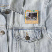 こもしんな風に持っている 缶バッジ (インサイチュ)