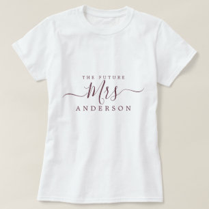 これから結婚するおしゃれな花嫁のためのオーダーメイド名前入りTシャツ Tシャツ