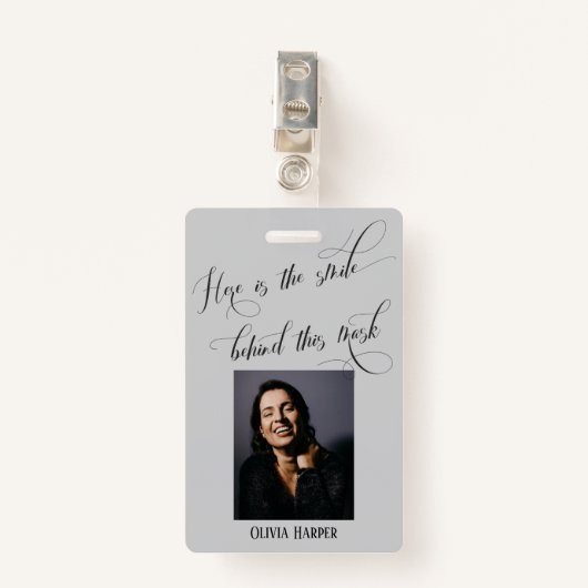 これがこのマスク·グレーのスマイルエレガントです バッジ (正面クリップ)