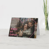 これが愛だ。ハートバレンタインデーカード – ピンク ノートカード (正面)