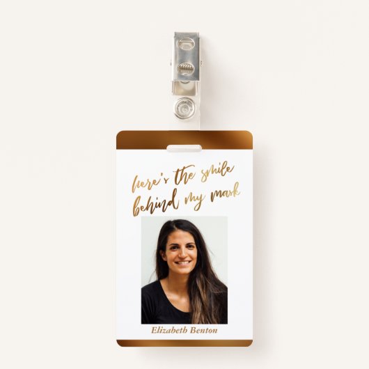 これが私のマスクのスマイルの裏にあるフェイク金ゴールド バッジ (正面クリップ)