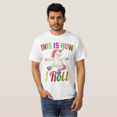 これが私の方法で転がす – ローラースケートで滑るユニコーン Tシャツ (正面フル)