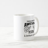 これはなんと素晴らしいネットボールプレーヤーのように見えるかです コーヒーマグカップ (正面右)