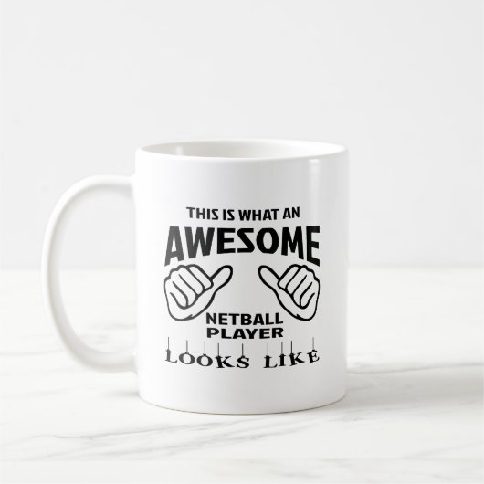 これはなんと素晴らしいネットボールプレーヤーのように見えるかです コーヒーマグカップ (左)