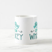 これはウィスキーのマグを含むかもしれません コーヒーマグカップ (中央)