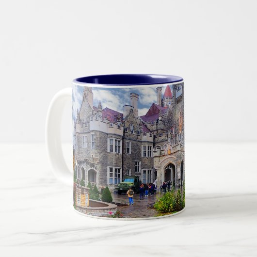 これはカナダのトロントのCasa Loma ツートーンマグカップ (正面左)