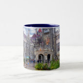 これはカナダのトロントのCasa Loma ツートーンマグカップ (中央)