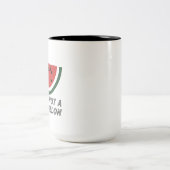 これはスイカではない – パレスティナスイカ ツートーンマグカップ (中央)