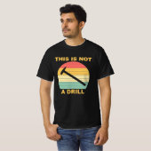 これはドリルではありません Tシャツ (正面フル)