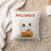 これはハロウィーン用のかわいい幽霊クッションだ。 クッション (ブランケット)