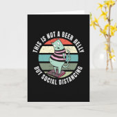 これはビールの腹ではなく、社会的な距離である カード (黄色い花)