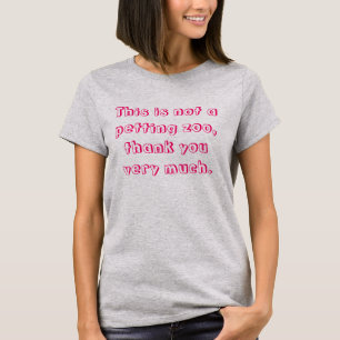 これはペッティングしている動物園ではなおもしろいい妊婦の Tシャツ
