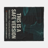 これは安全なバージョンである – Track 000のプレースホルダ フリースブランケット (正面(横))