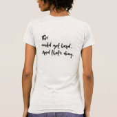 「これは懸命だそれで大丈夫だ」 タイポグラフィ Tシャツ (裏面)