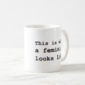 これは男女同権主義者が見えるものにです コーヒーマグカップ (正面右)