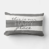これは私たちの幸せな場所文字オングレー&ホワイト ランバークッション (正面)