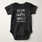 これは私のクリスマスのジャンパーです ベビーボディスーツ (裏面)