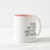 これは私のサーカスモンキーである – おもしろいママのユーモアことわざ ツートーンマグカップ (正面右)