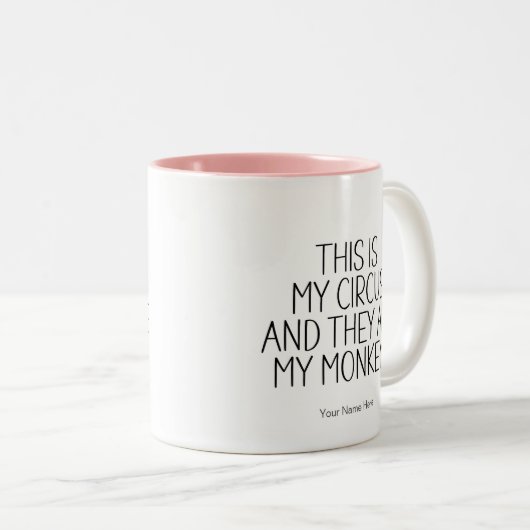 これは私のサーカスモンキーである – おもしろいママのユーモアことわざ ツートーンマグカップ (正面右)