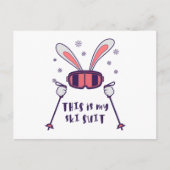 これは私のスキースーツのスキーポール付きスキーのウサギ ポストカード (正面)