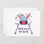 これは私のスキースーツのスキーポール付きスキーのウサギ ポストカード (正面/裏面)