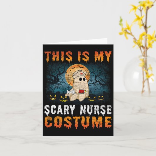 これは私の怖いナースの衣装ハロウィーンの男性の女性 カード (黄色い花)