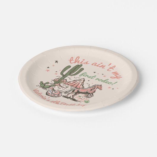 これは私の最初のロデオ女性のカーボーイ誕生日ではない ペーパープレート (アングル)