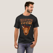 これは私の牧場です、どいてください ハイランドキャトル 嫌味 Tシャツ (正面フル)