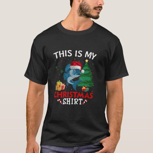 これは私の魚サンタ帽子クリスマスパジャマTシャツ Tシャツ (正面)