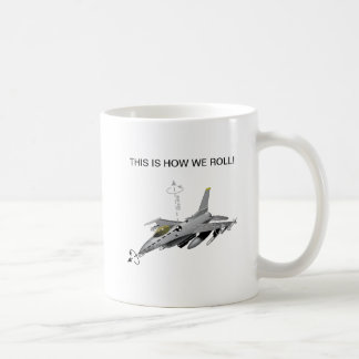 これは私達がF-16マグをいかに転がるかです コーヒーマグカップ