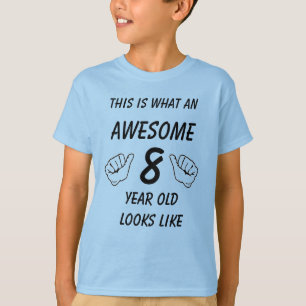 これは素晴らし8歳の人の姿だ Tシャツ
