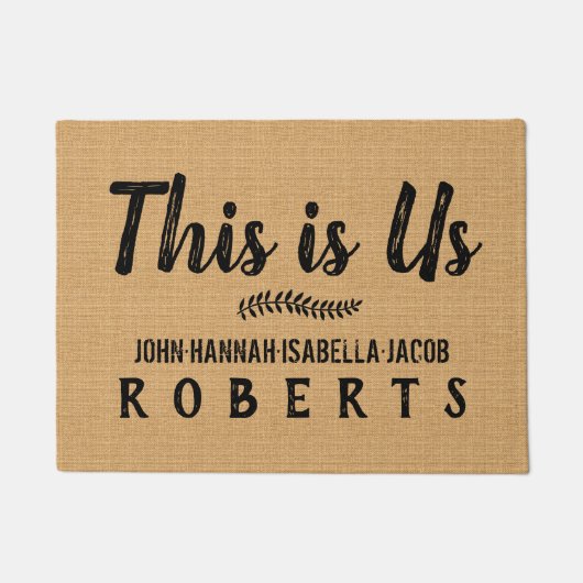 これはUs Burlapファームハウスフィードサック名前をカスタムする ドアマット (正面)