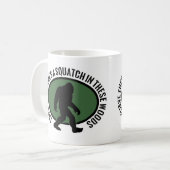 これらの森のクールな楕円形のSquatch コーヒーマグカップ (正面左)