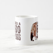 これらの森の-かわいいボボSQUATCHビッグフットを見つけること コーヒーマグカップ (中央)