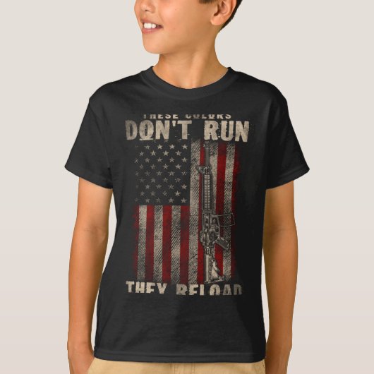 これらの色は流れない リロード 銃 アメリカ Tシャツ (正面)