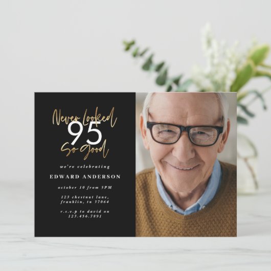 こんなに良い金ゴールド誕生日の写真招待状に見えたことがない シーズンカード (スタンド正面)