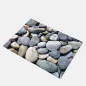 こんにちは小石のユニークでカラフルで自然なビーチの石 ドアマット (アングル)