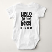 こんにちは私は新しいここでモダンタイポグラフィ新生児 ベビーボディスーツ (裏面)