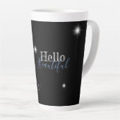 こんにちは美しいモダンデイジーの水色の渦巻き カフェラテマグ (右アングル)